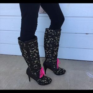 Camouflage Zip Up Boots